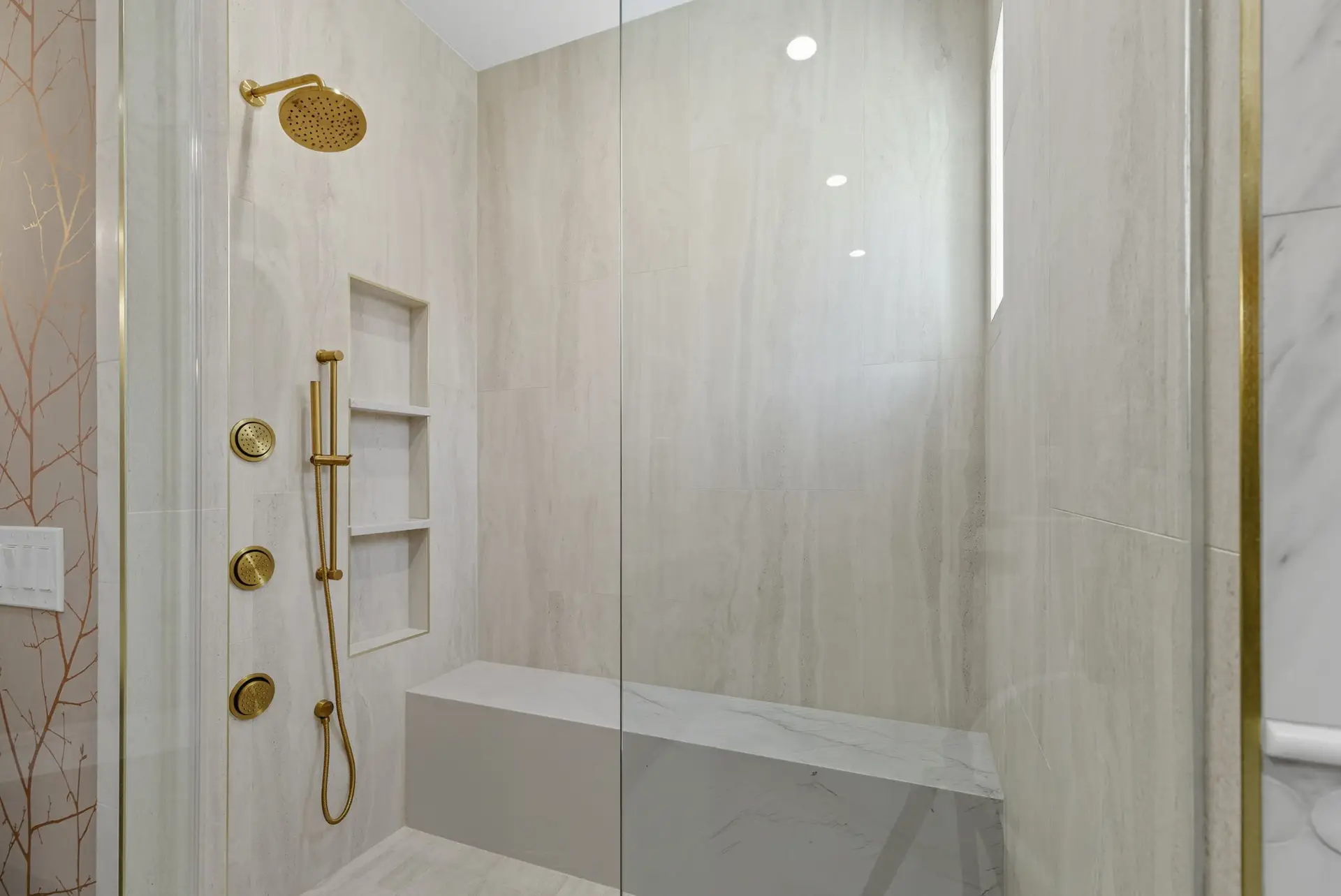 Lavish Bathrooms 6 11-Web-Or-Mls-8Y8A6405