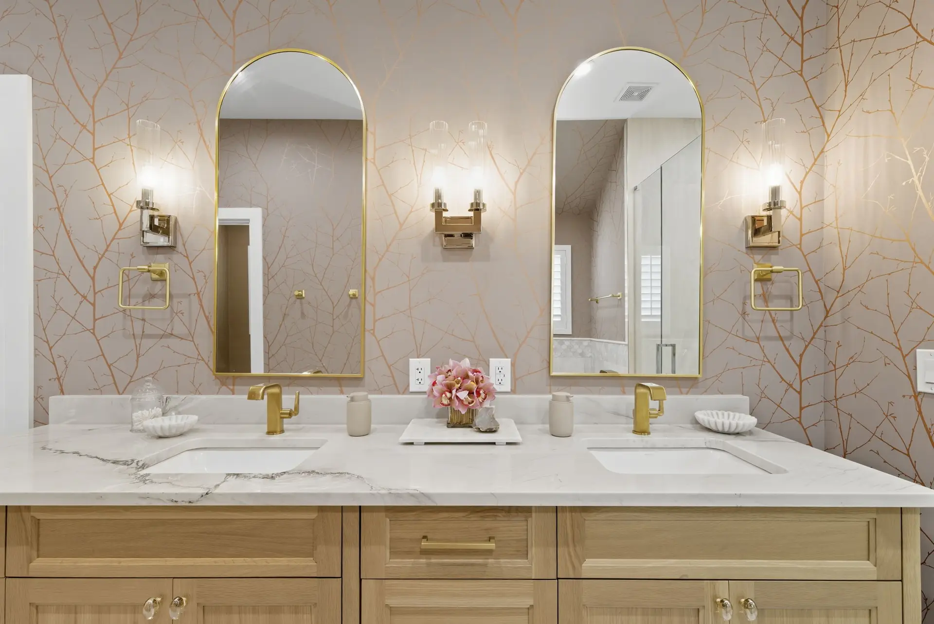 Lavish Bathrooms 4 9-Web-Or-Mls-8Y8A6399